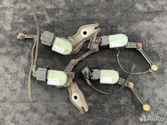 Датчик положения кузова Порше Кайен 955/957.Туарег