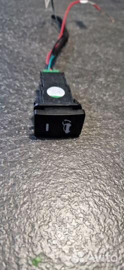 Кнопка электро привода багажника