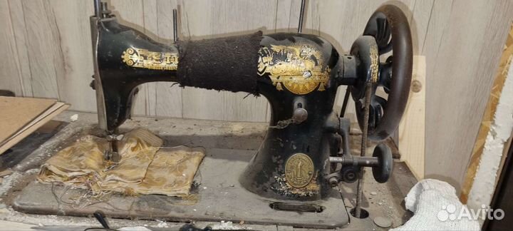 Швейная машинка Zinger