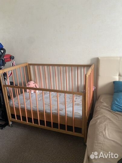 Матрас в состоянии нового и кроватка