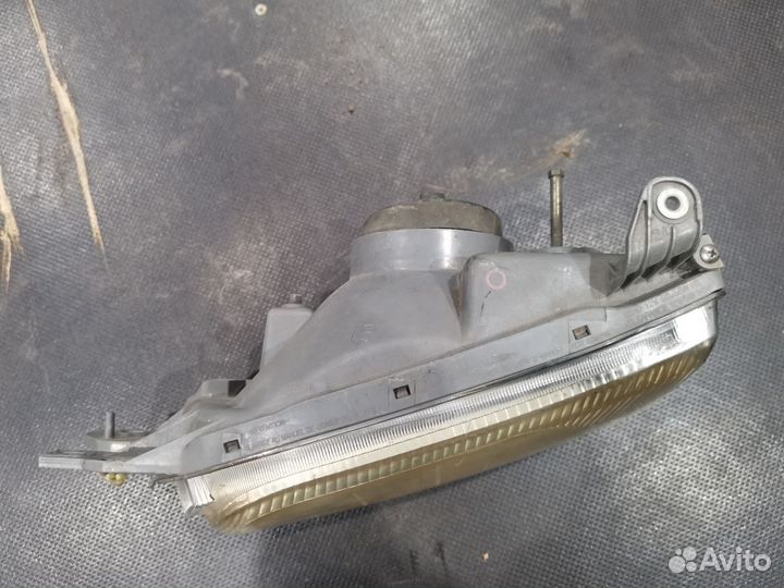 Фара левая Subaru Forester SF5 рест