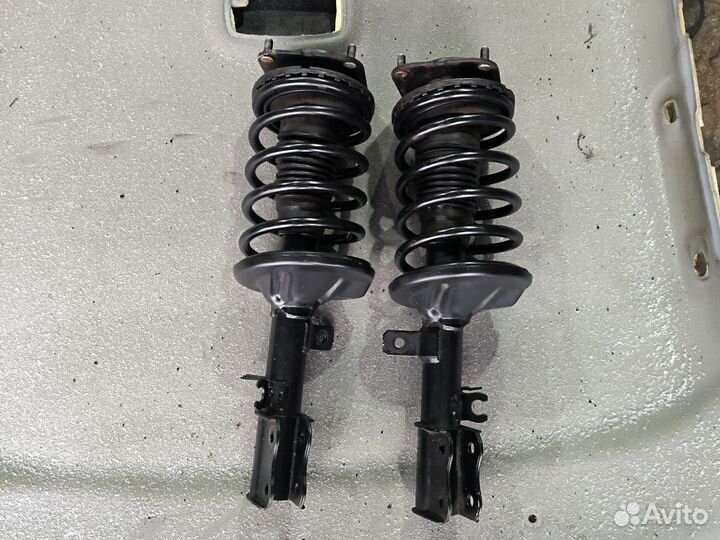 Амортизатор передний правый левый на Kia Spectra