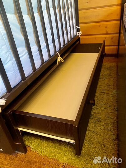 Продаётся детская кровать с пеленальным комодом