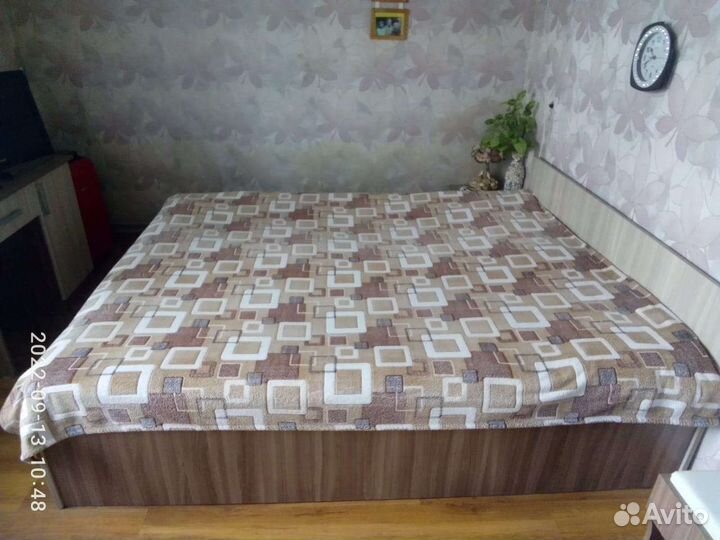Кровать