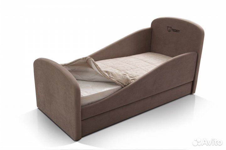 Детская кровать с вышивкой Тедди