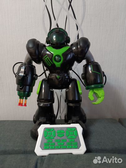 Игрушка робот с пультом