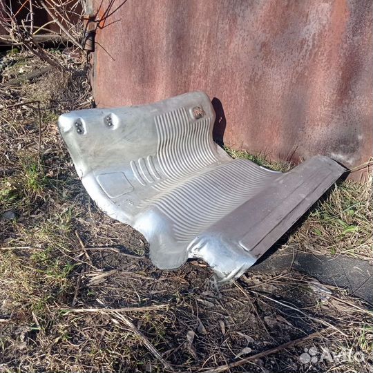 Защитный экран бака Ниссан т-31