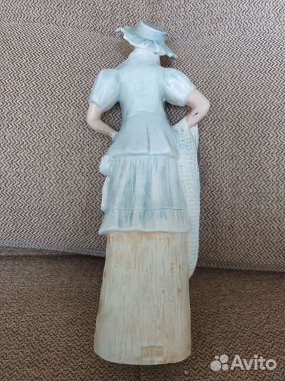 Фарфоровая статуэтка Дама в шляпе