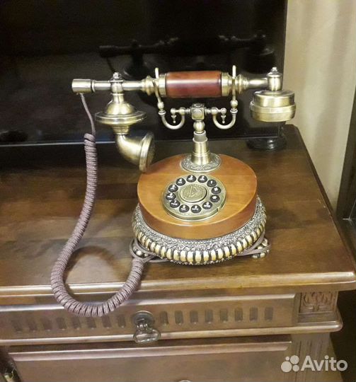 Телефонный аппарат ретро