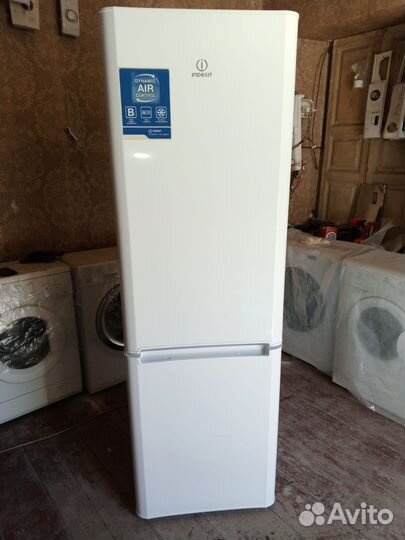 Холодильник Indesit no frost большой