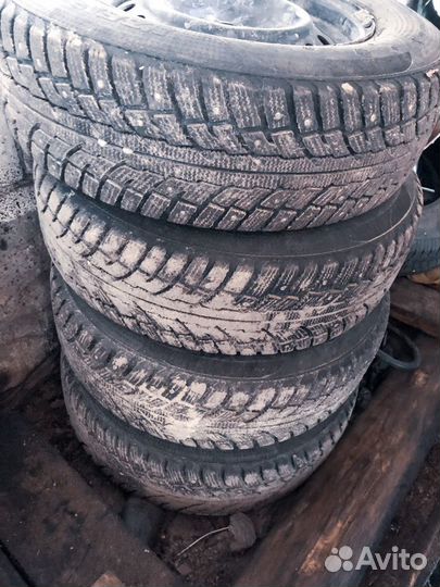 Kumho I'Zen RV Stud KC16 215/70 R16