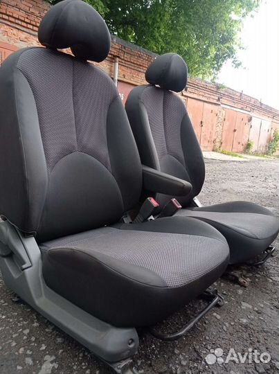 Сиденья от иномарки откидные универсальные