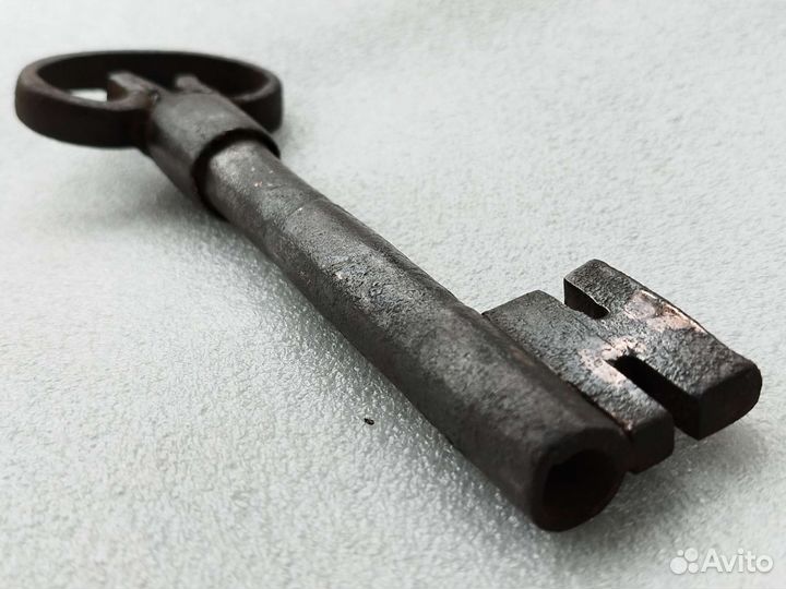 1).Старинный амбарный ключ в коллекцию