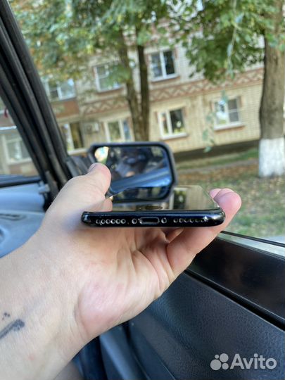 Телефон iPhone 7