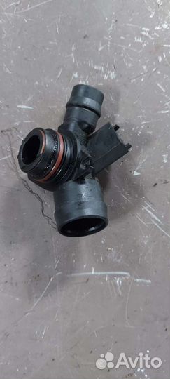 Фланец вентиляции картерных газов на Porsche Cayen