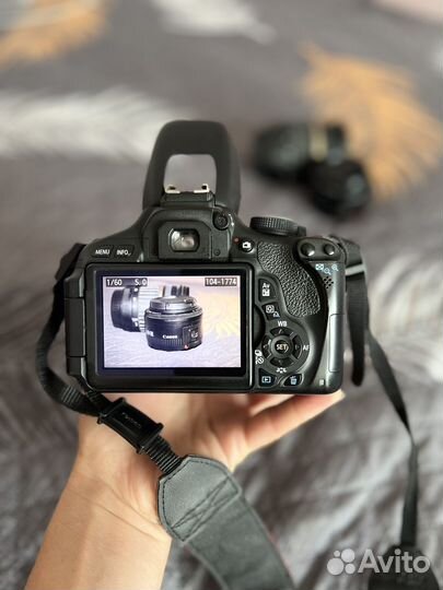 Зеркальный фотоаппарат
