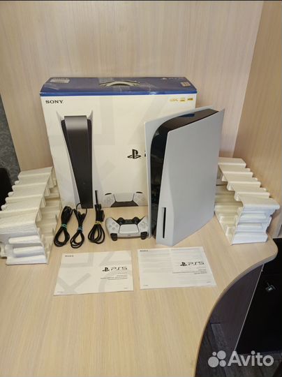 Sony Playstation 5. Сдисководом