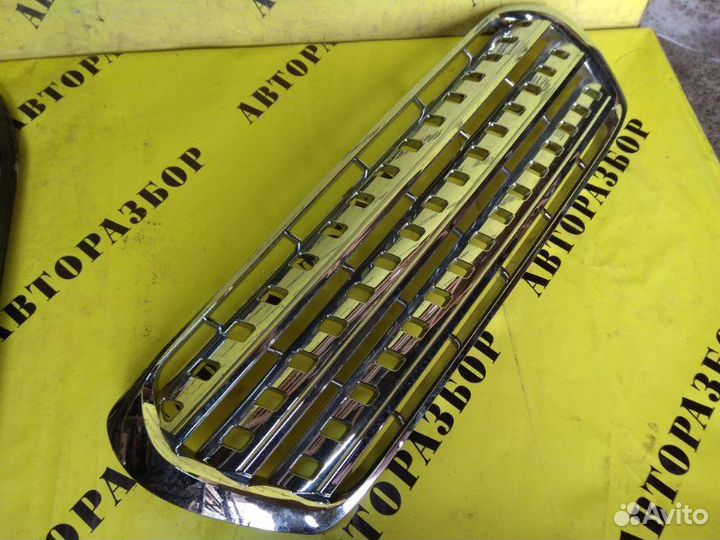 Решетка радиатора Toyota Land Cruiser 200