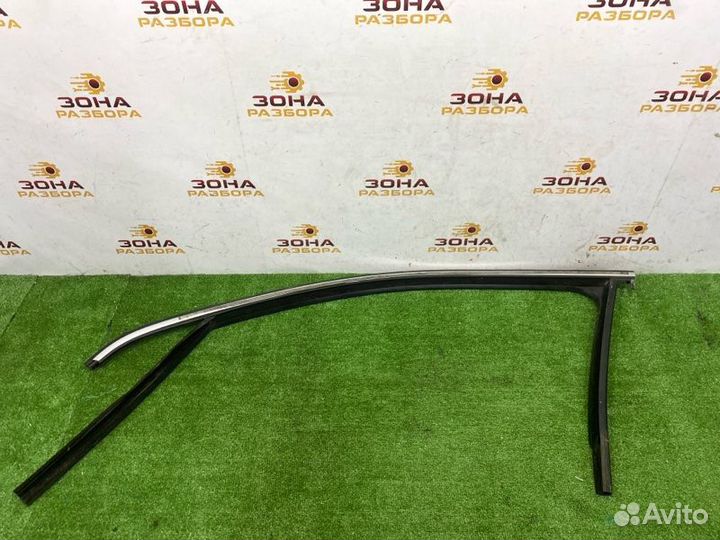 Уплотнитель стекла двери передний левый Volkswagen