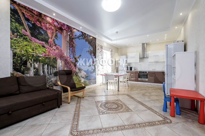 Дом 184 м² на участке 7,5 сот.