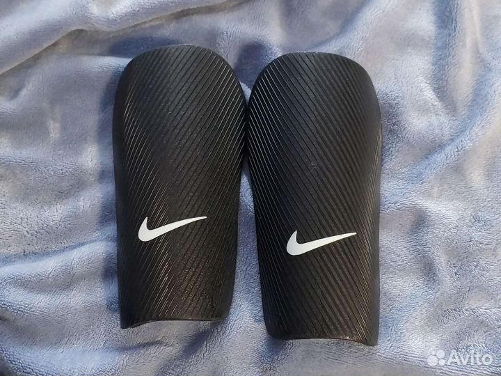 Футбольные щитки