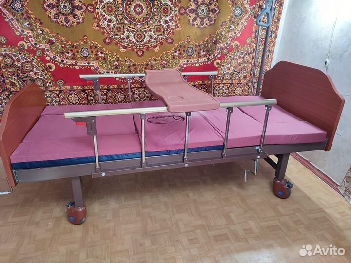 Медицинская кровать для лежачих больных