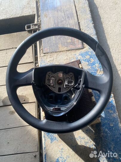 Продам 2 руля от приоры 2 и под ваз 2114