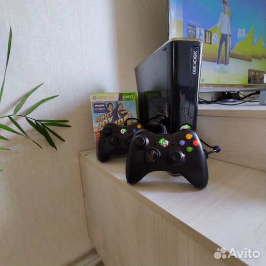 Xbox 360 slim 250гб 35+игр frеeboot с kinect