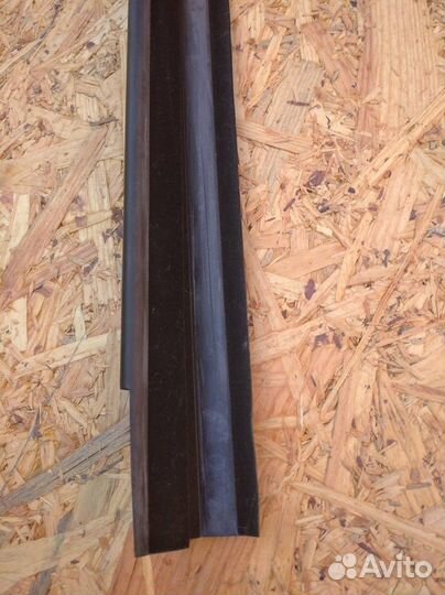 Уплотнитель заднего правого стекла для LADA Vesta