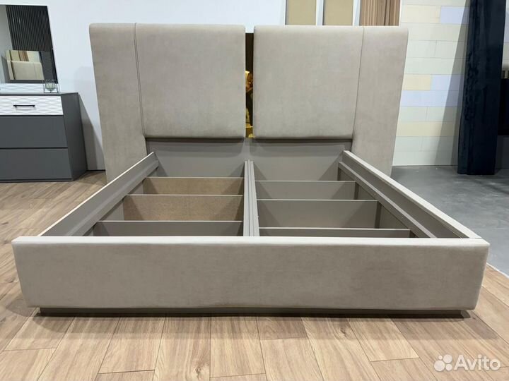 Спальные гарнитуры 