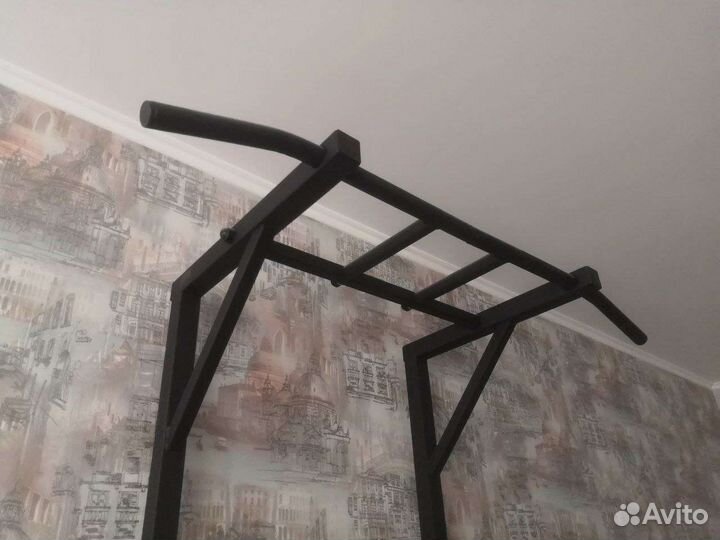 Турник настенный