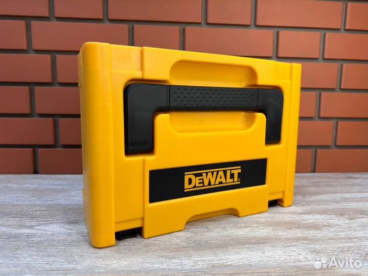 Гайковерт Dewalt (100%-700H/M )