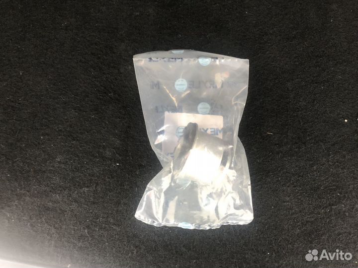 Сайлентблок верхнего рычага ML / GLE, GL / GLS, R