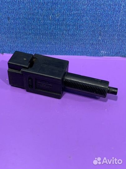 Датчик включения стоп сигнала Лягушка Nissan almer