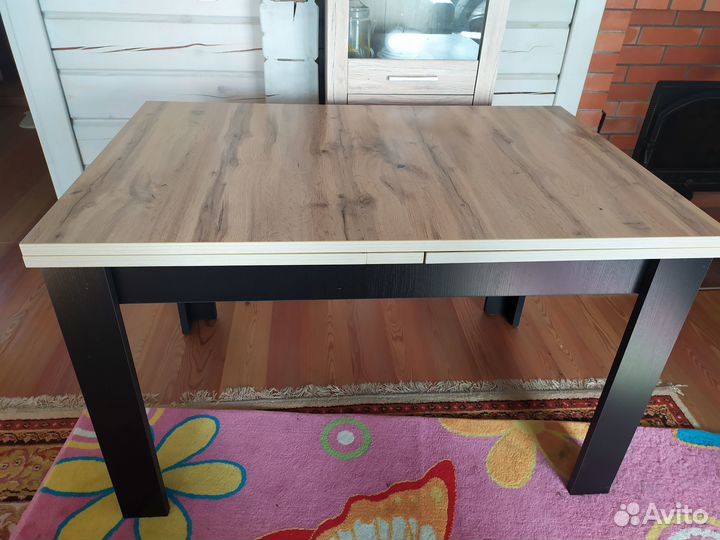 Продаю стол обеденный