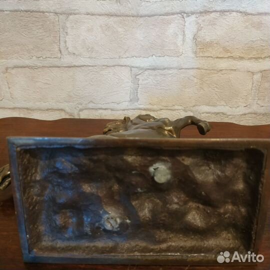 Бронзовая статуэтка лошади