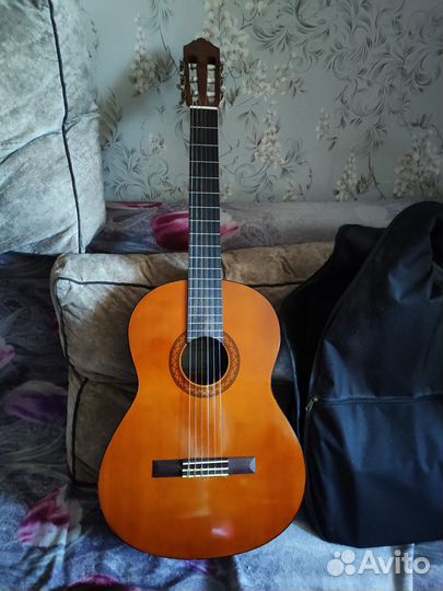 Гитара Yamaha С40, чехол, подставка для ноги