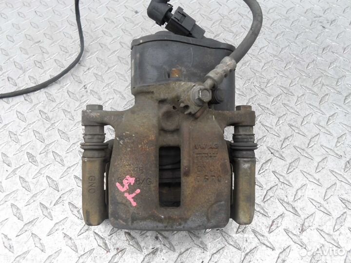 Суппорт задний левый Volkswagen Passat CC 357