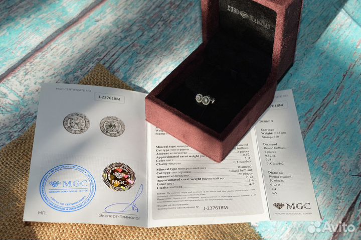 Пуссеты из белого золота с бриллиантами 0,64.Серт