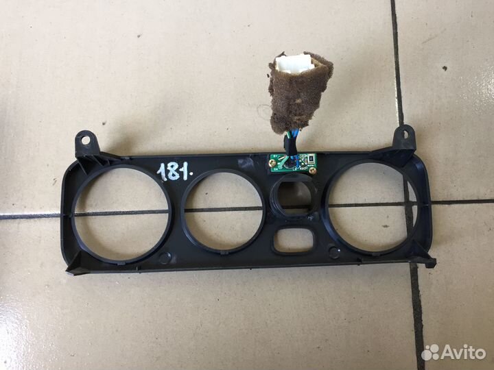 Декоративная накладка Mitsubishi Montero Sport 1