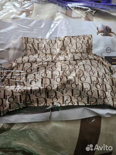 Белье постельное с одеялом и подушками