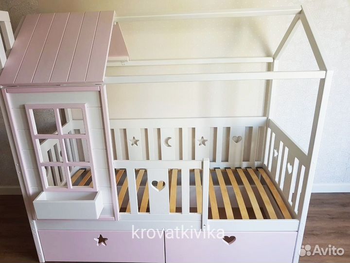 Детская кровать домик из массива