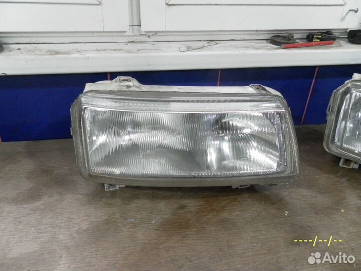 Фара передняя правая Volkswagen Passat B4