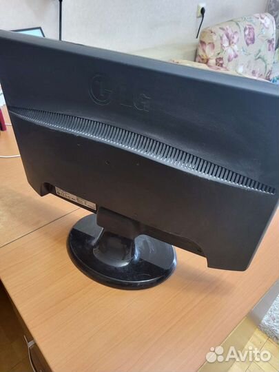 Монитор для компьютера LG W2043T