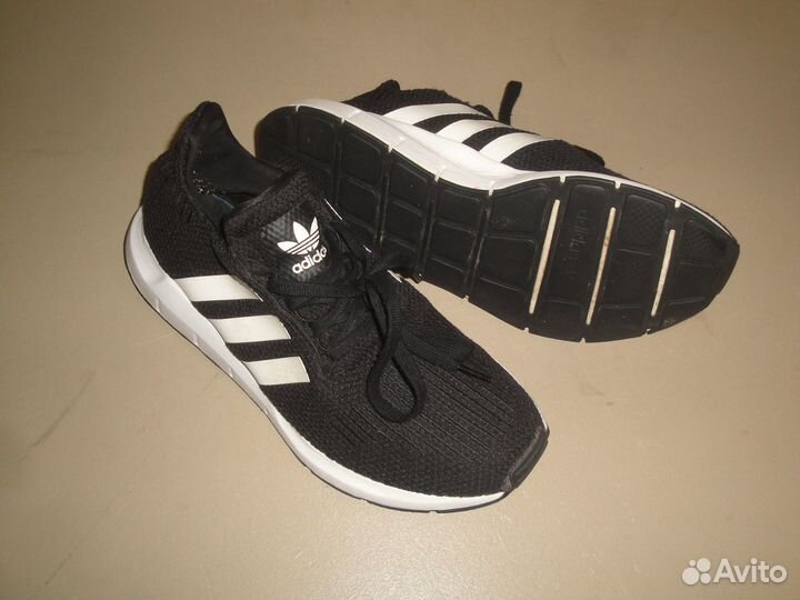 Кроссовки Adidas 40,5р оригинал