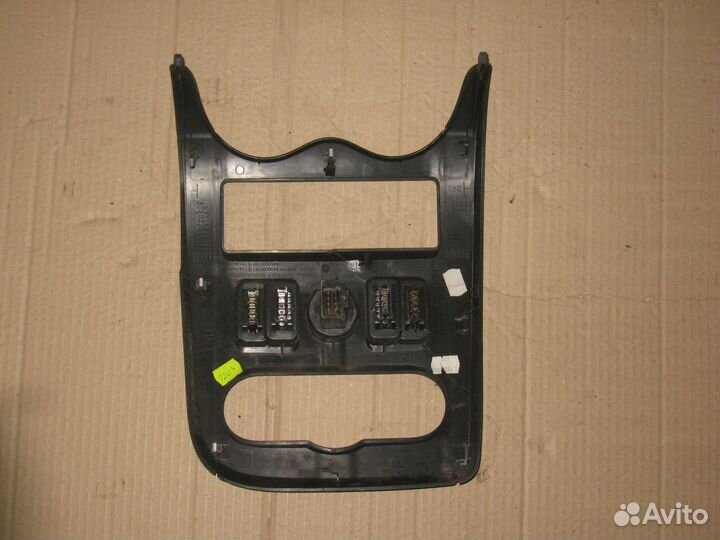 Накладка на торпедо с кнопками LADA Largus