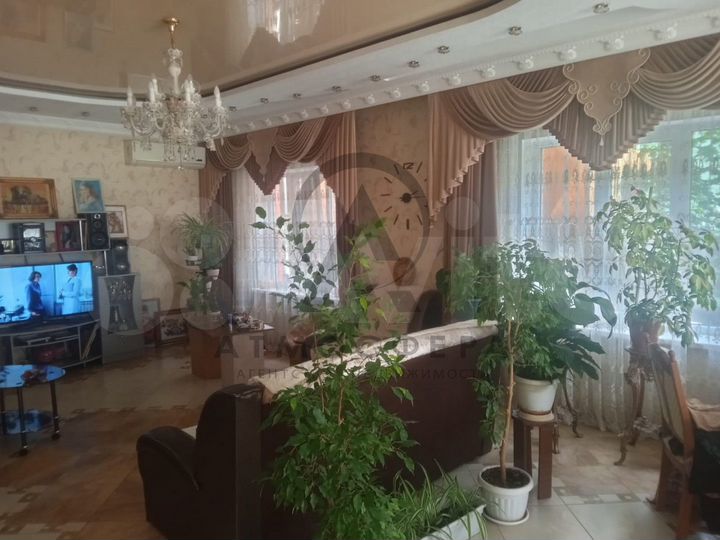 Дом 250 м² на участке 4 сот.