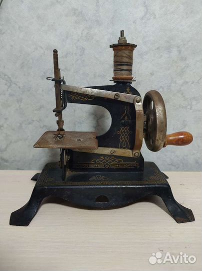 Швейная машинка, высота 19см, середина ххв
