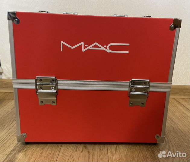 Бьюти кейс-чемодан для мастера маникюра. Новый