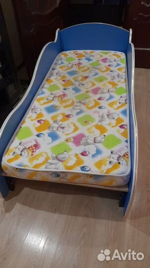 Детская кровать машина